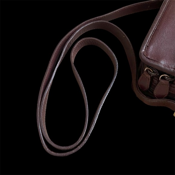 Stylish Etienne Aigner Brown Leather Shoulder Bag - Picture 11 of 11